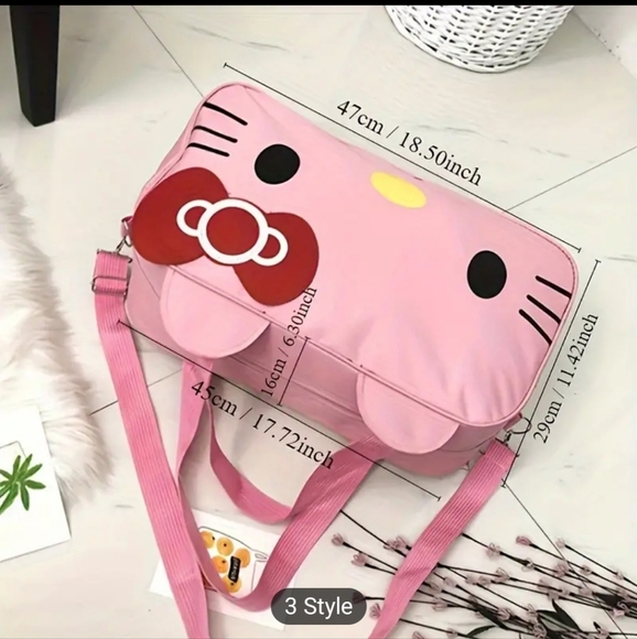 Sanrio Hello Kitty Travel bag. For size see pics. Color: pink. - Picture 4 of 6